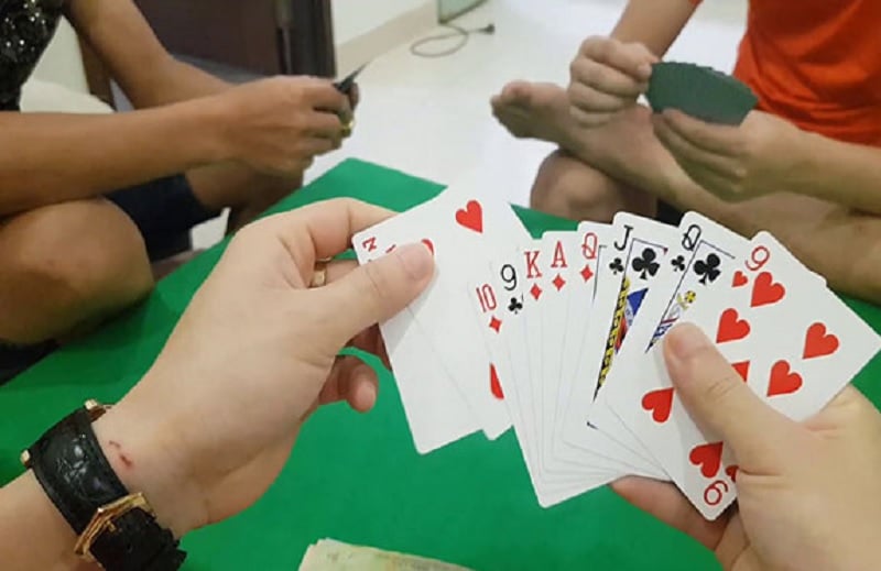 Hãy nhớ các cây bài cùng màu và cùng chất